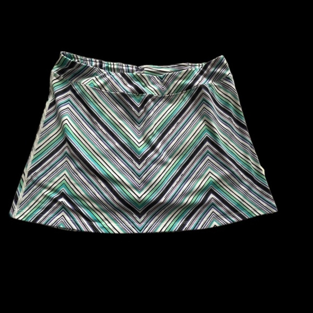 Bass Pro‎ Shops Multicolor Green Chevron Striped Skort *See Description*